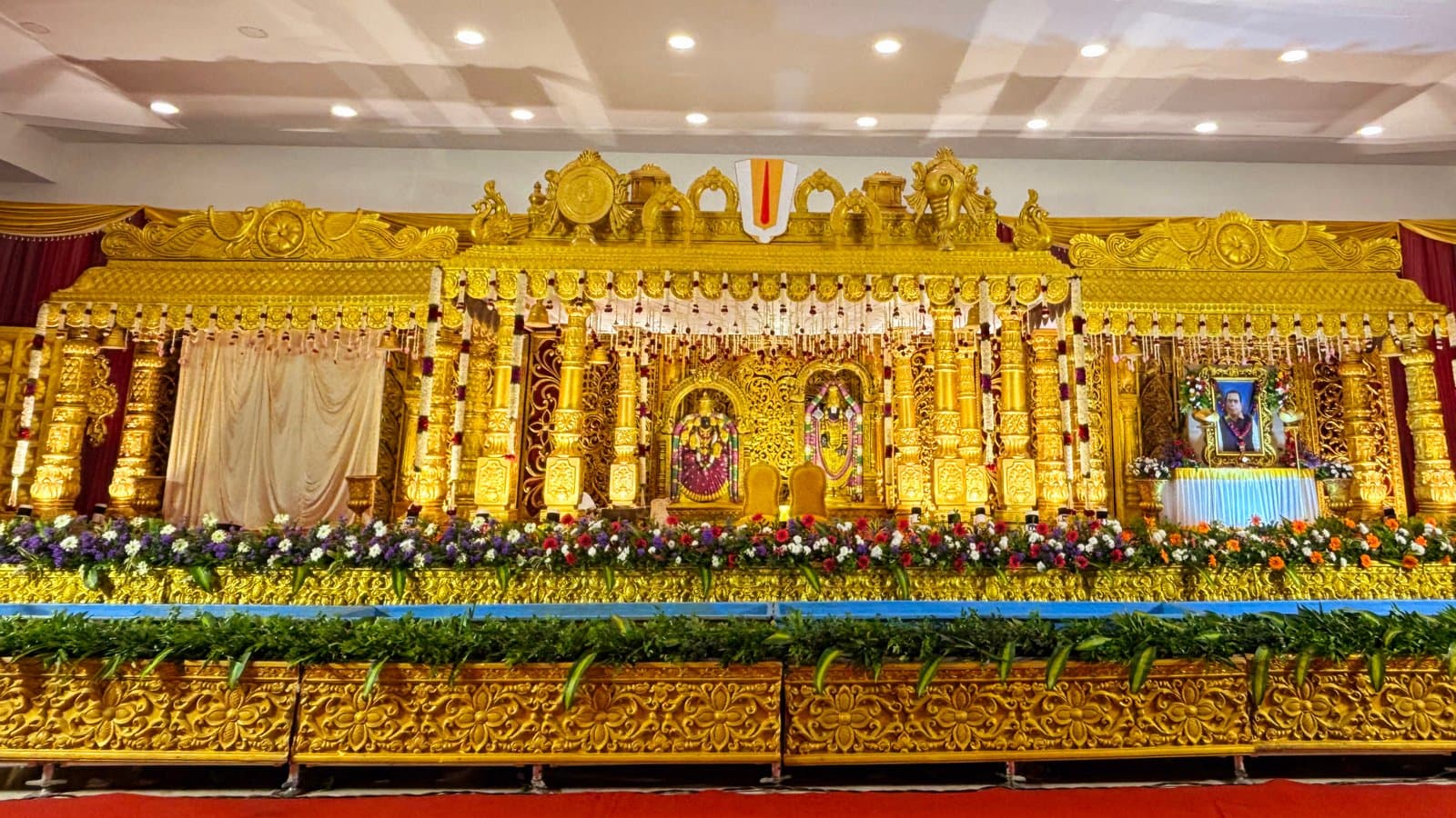 Stunning Wedding Decor at Sri Aishwarya Mahal, Namakkal by Breeze Decorators - Original Full Size Photo 2