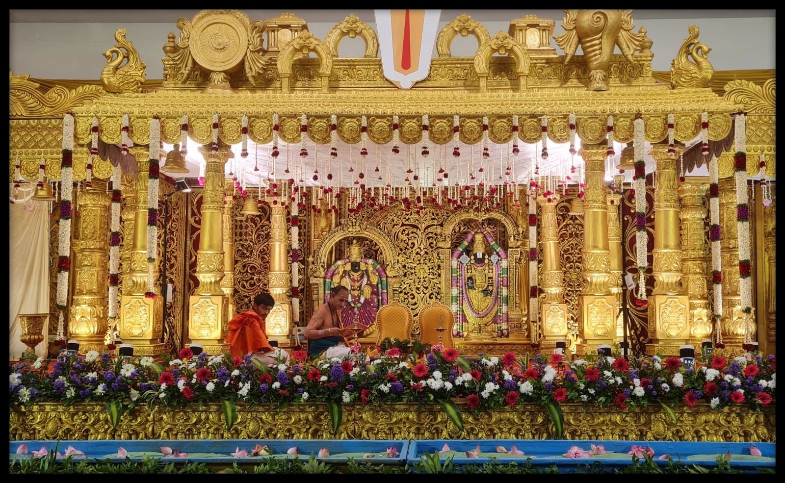 Stunning Wedding Decor at Sri Aishwarya Mahal, Namakkal by Breeze Decorators - Original Full Size Photo 3